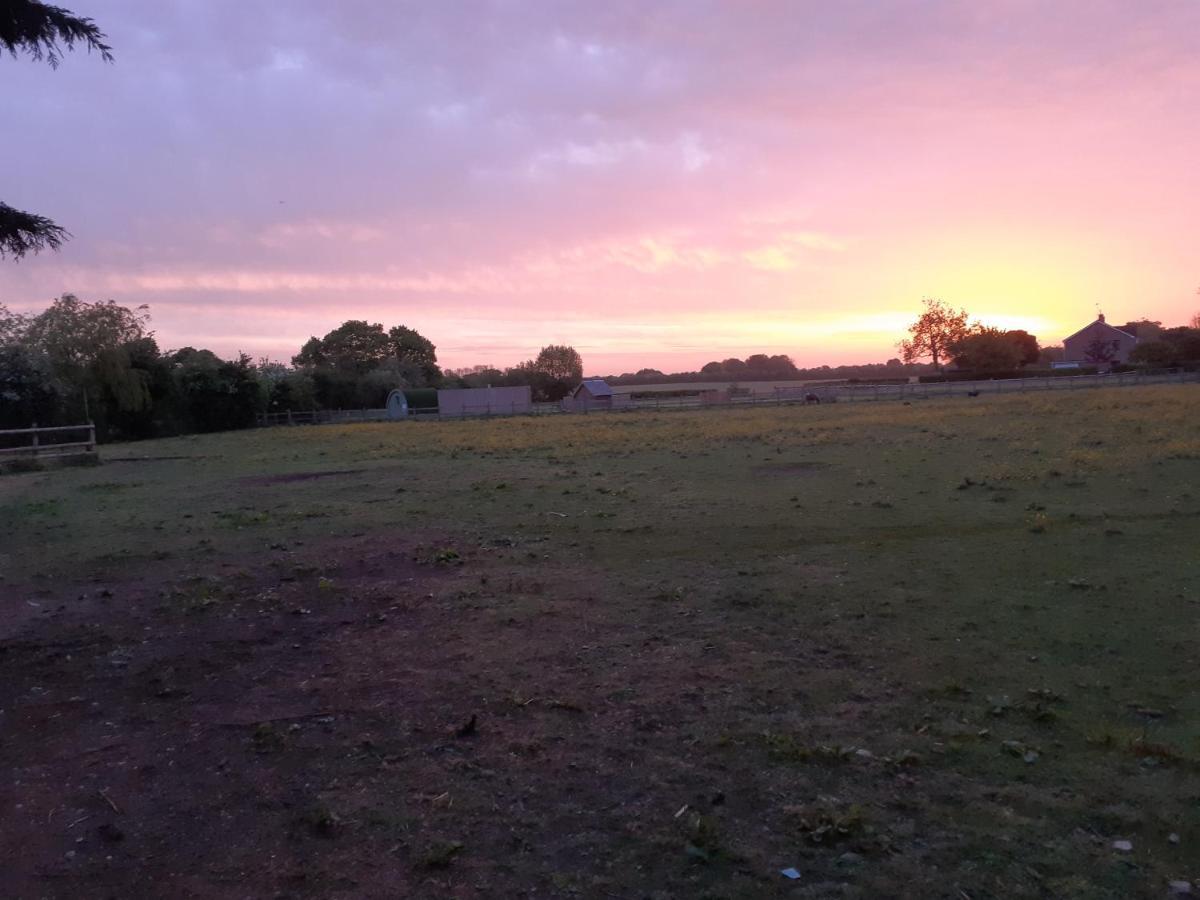 Glamping At The Retreat Wiltshire Is Rural Bliss Villa Chippenham  Eksteriør bilde